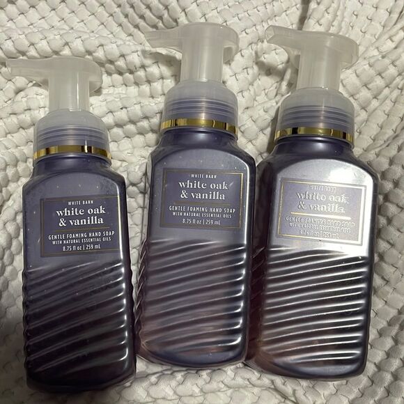 NEW- White Barn/ Bath & Body Works. White Oak & Vanilla Foam Soap - Picture 1 of 4